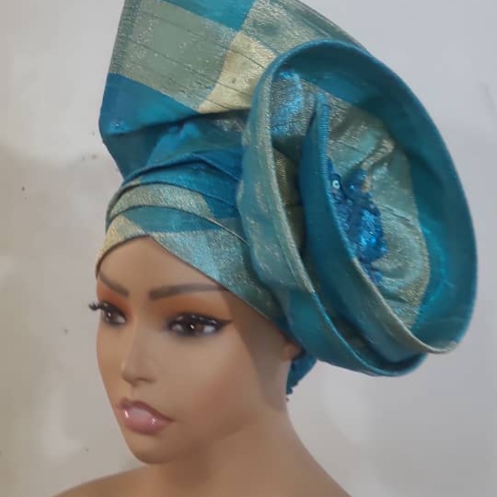 Elegant Blue and Gold Head-wrap

ALL REASONABLE OFFERS ACCEPTED

GEL10 0326